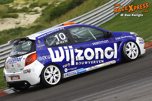 Addie vd Ven in Wijzonol Clio wint race 2